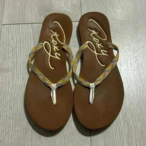 Roxy flip flops size 8
